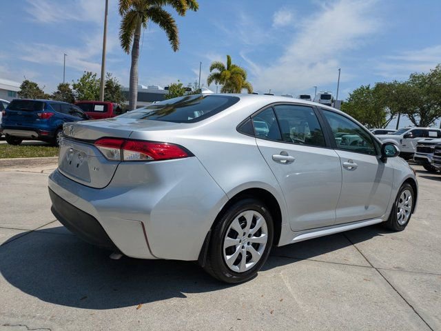 Used 2025 Toyota Corolla LE FWD image 4