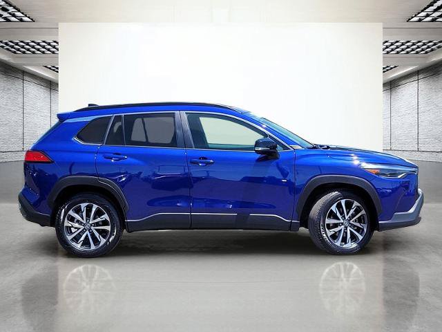 Used 2025 Toyota Corolla Cross XLE FWD image 6