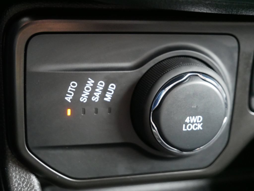 Used 2020 Jeep Renegade Latitude w/ Cold Weather Group AWD/4WD image 25