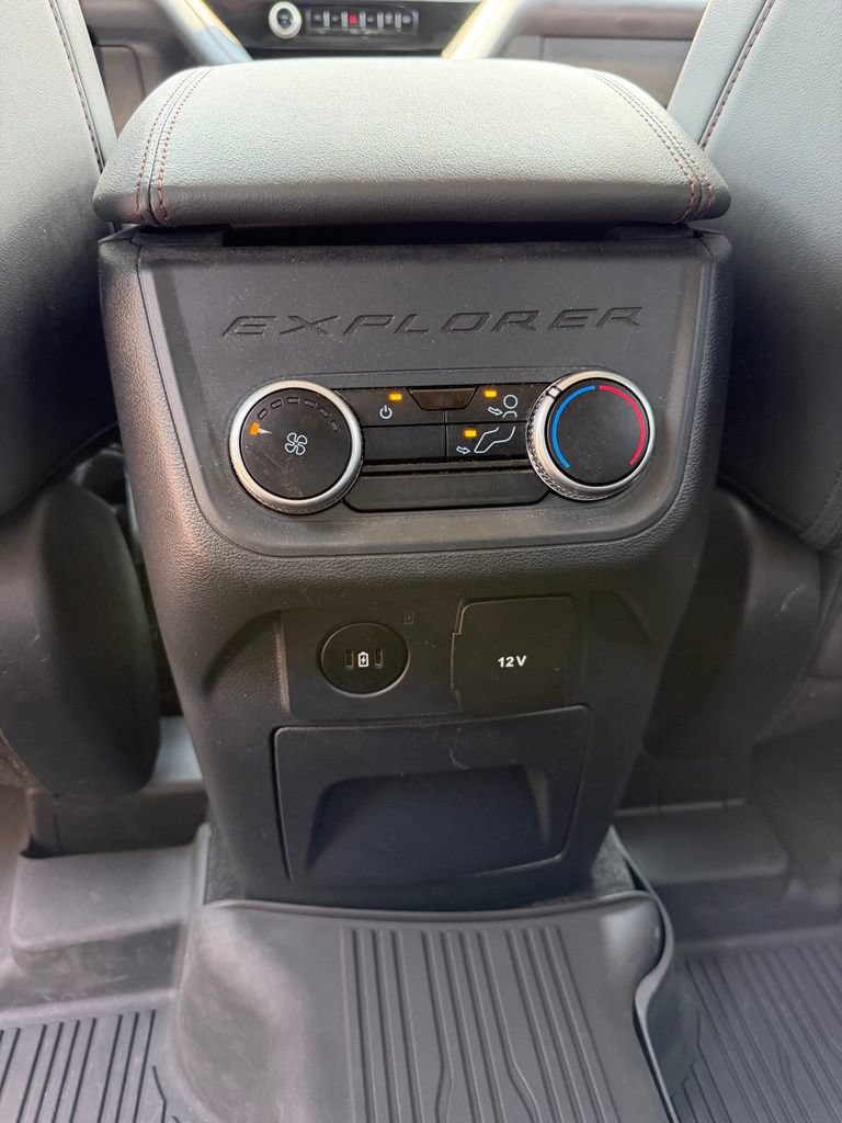 Certified 2025 Ford Explorer Active w/ Active Comfort Package AWD/4WD image 10