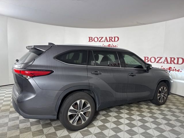 Used 2022 Toyota Highlander XLE image 6