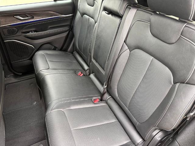 Used 2023 Jeep Grand Cherokee Overland AWD/4WD image 13