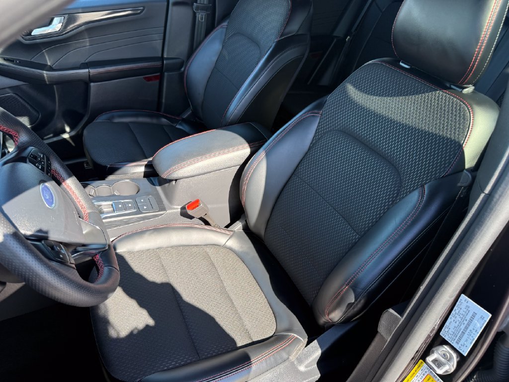 Certified 2025 Ford Escape ST-Line w/ Cold Weather Package FWD image 14