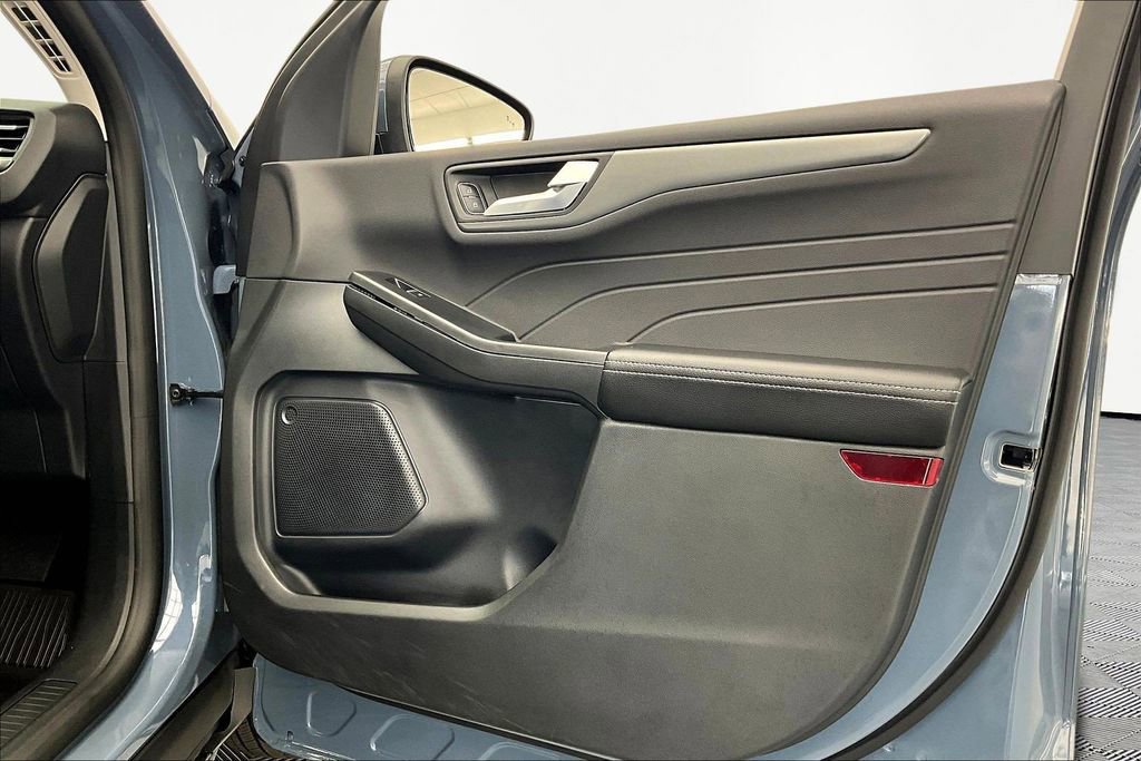 Certified 2025 Ford Escape SE image 24