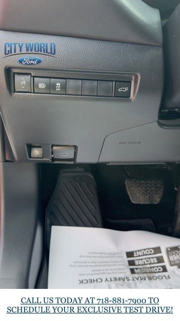 Used 2023 Toyota Venza Nightshade image 8