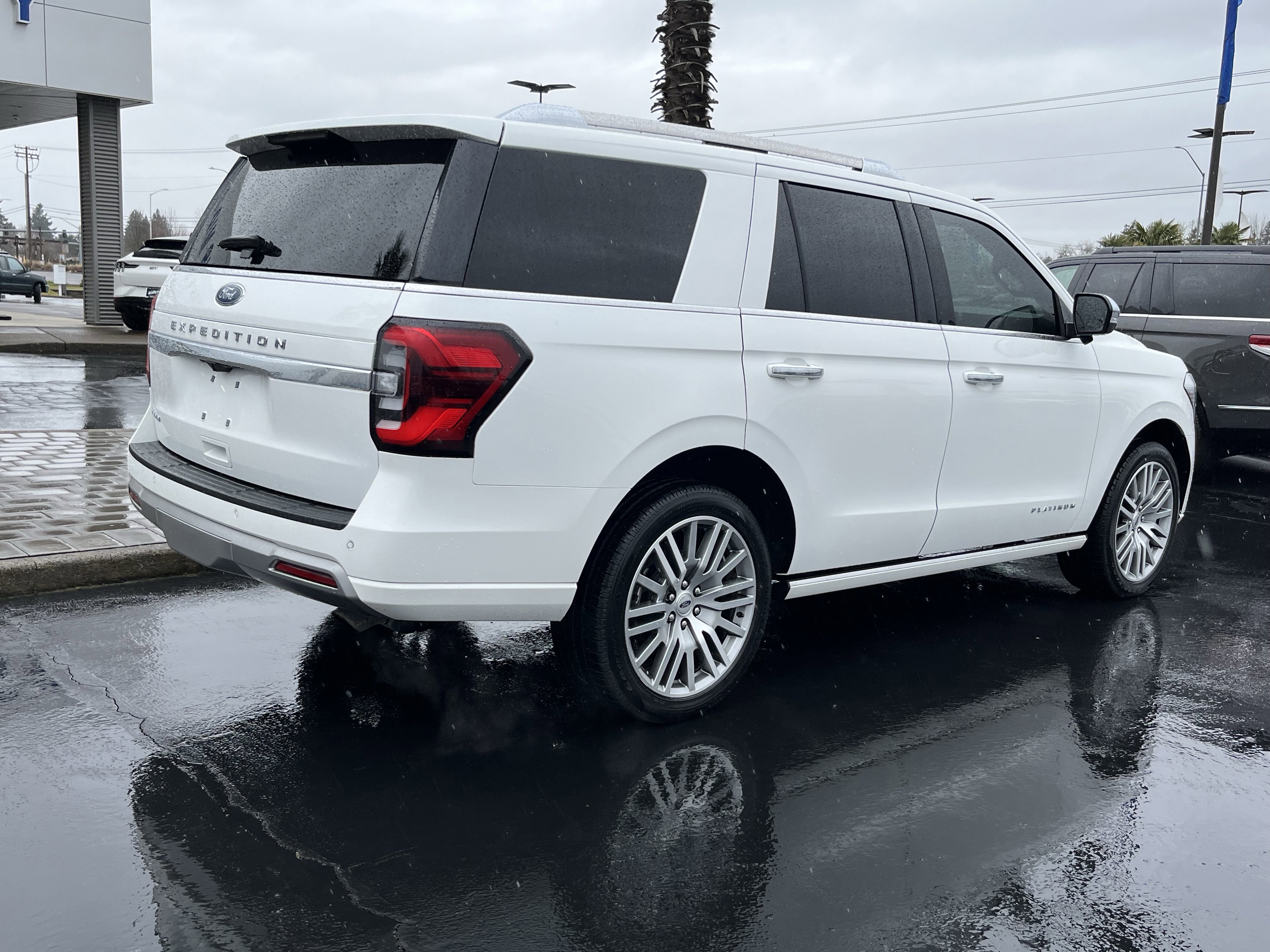 Certified 2022 Ford Expedition Platinum AWD/4WD image 3