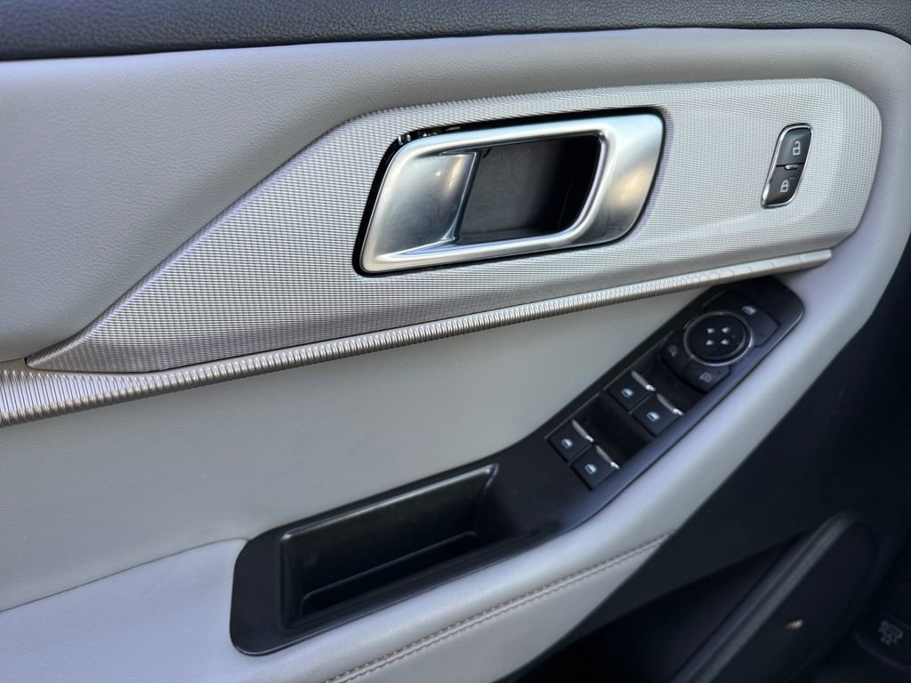 Certified 2025 Ford Explorer Active w/ Active Comfort Package image 19