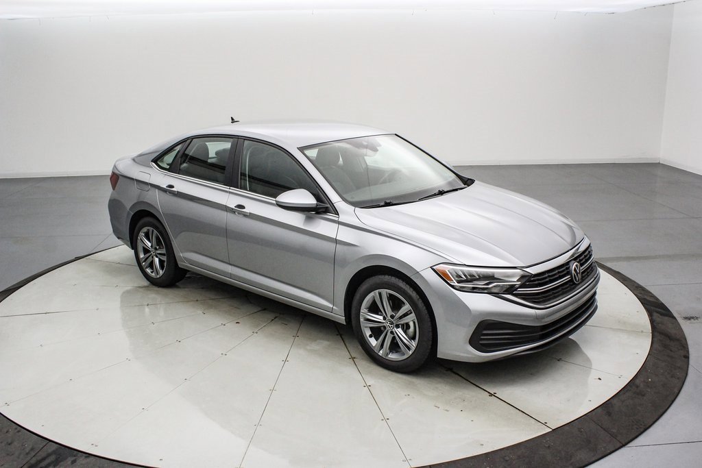 Used 2024 Volkswagen Jetta SE image 8