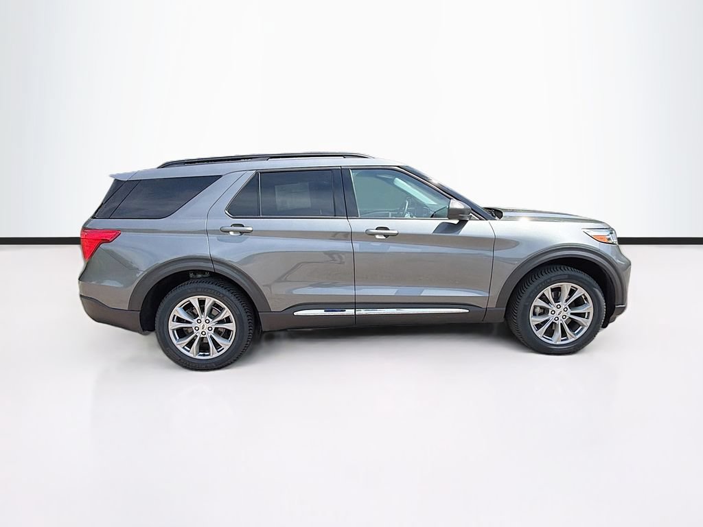 Certified 2023 Ford Explorer XLT w/ Equipment Group 202A AWD/4WD image 4