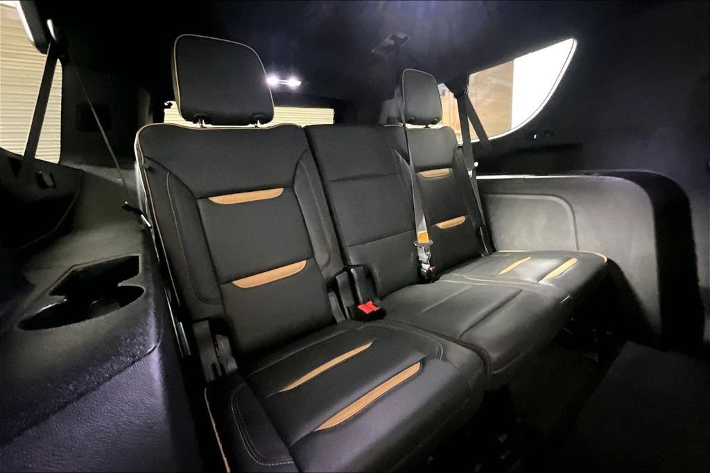 Used 2024 GMC Yukon XL AT4 w/ Technology Package AWD/4WD image 23