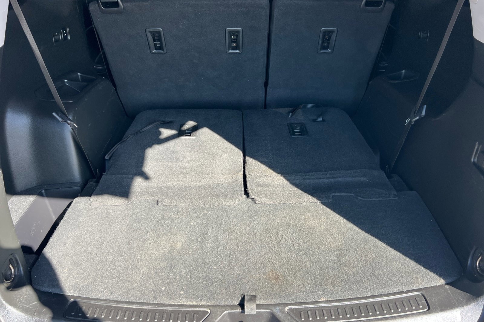 Used 2023 GMC Acadia SLE w/ Driver Convenience Package image 17