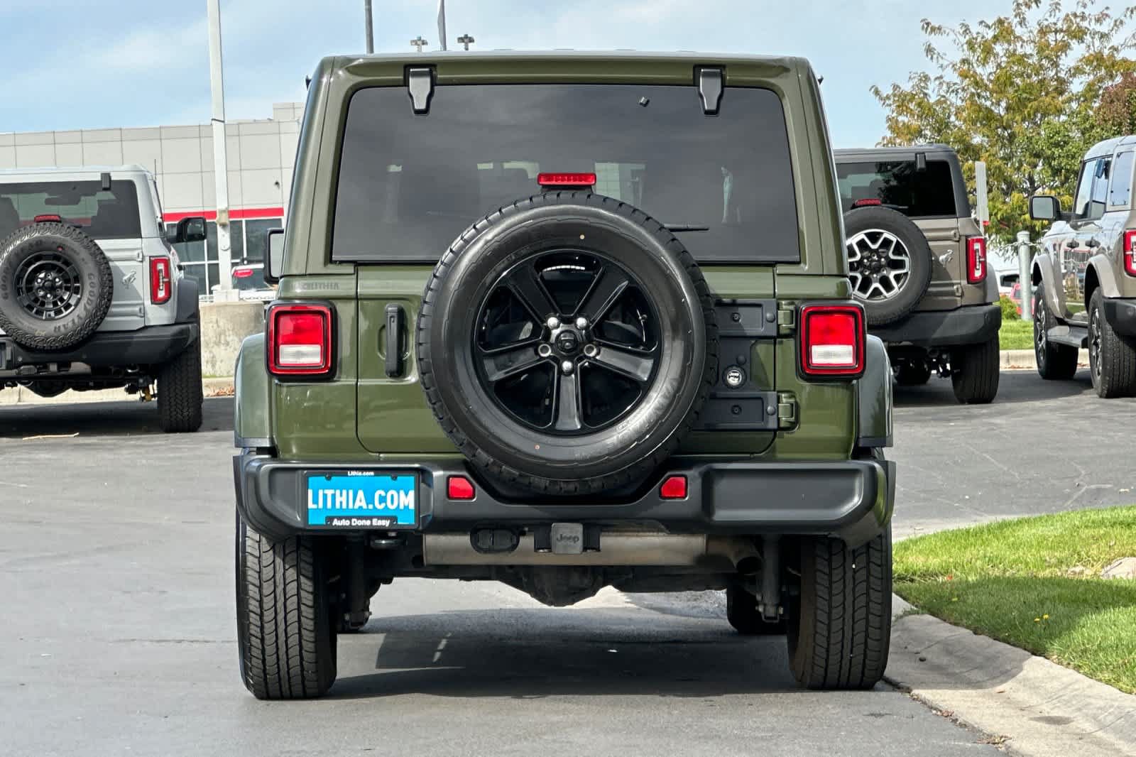 Used 2021 Jeep Wrangler Unlimited Sahara AWD/4WD image 7