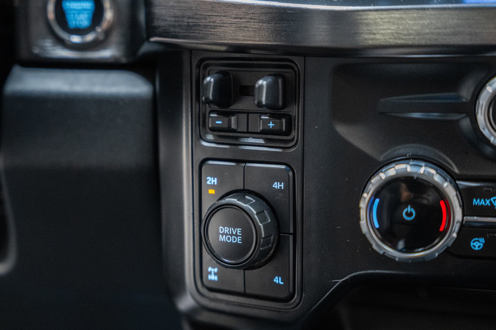 Certified 2024 Ford F250 Lariat w/ Lariat Ultimate Package image 36