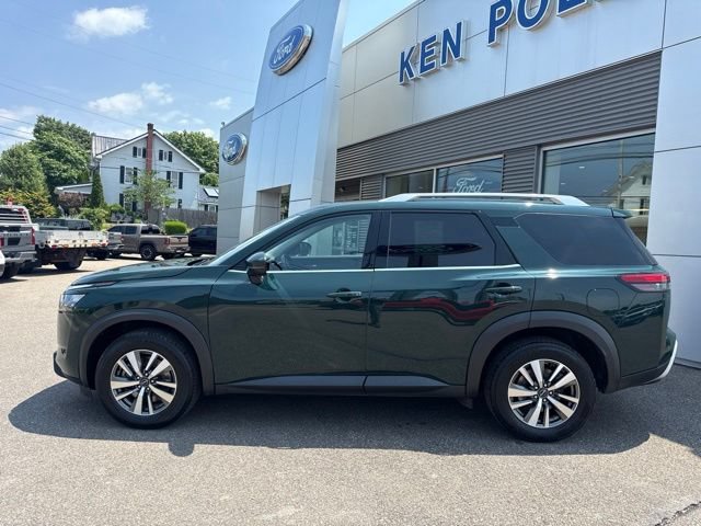Used 2025 Nissan Pathfinder SL AWD/4WD image 9