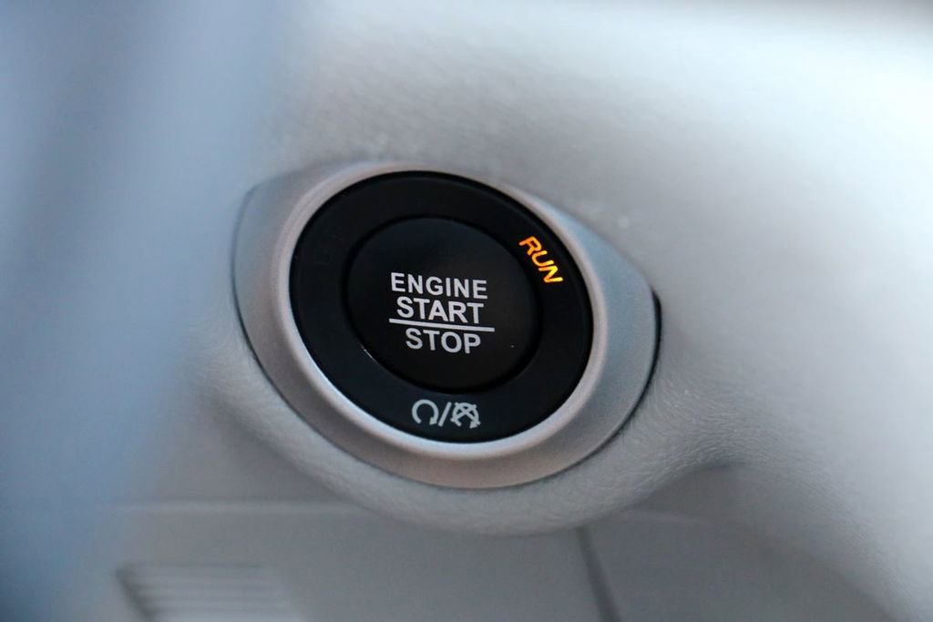 Used 2023 Chrysler Pacifica Touring-L FWD image 12