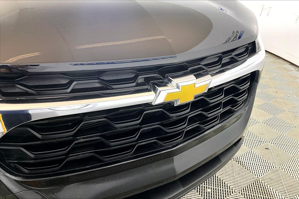 Used 2025 Chevrolet Trax LS FWD image 23