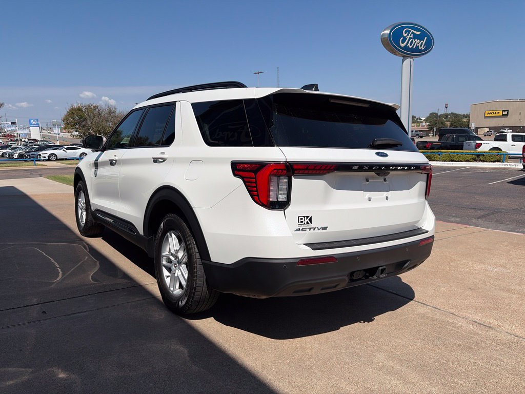 Certified 2025 Ford Explorer Active RWD image 5