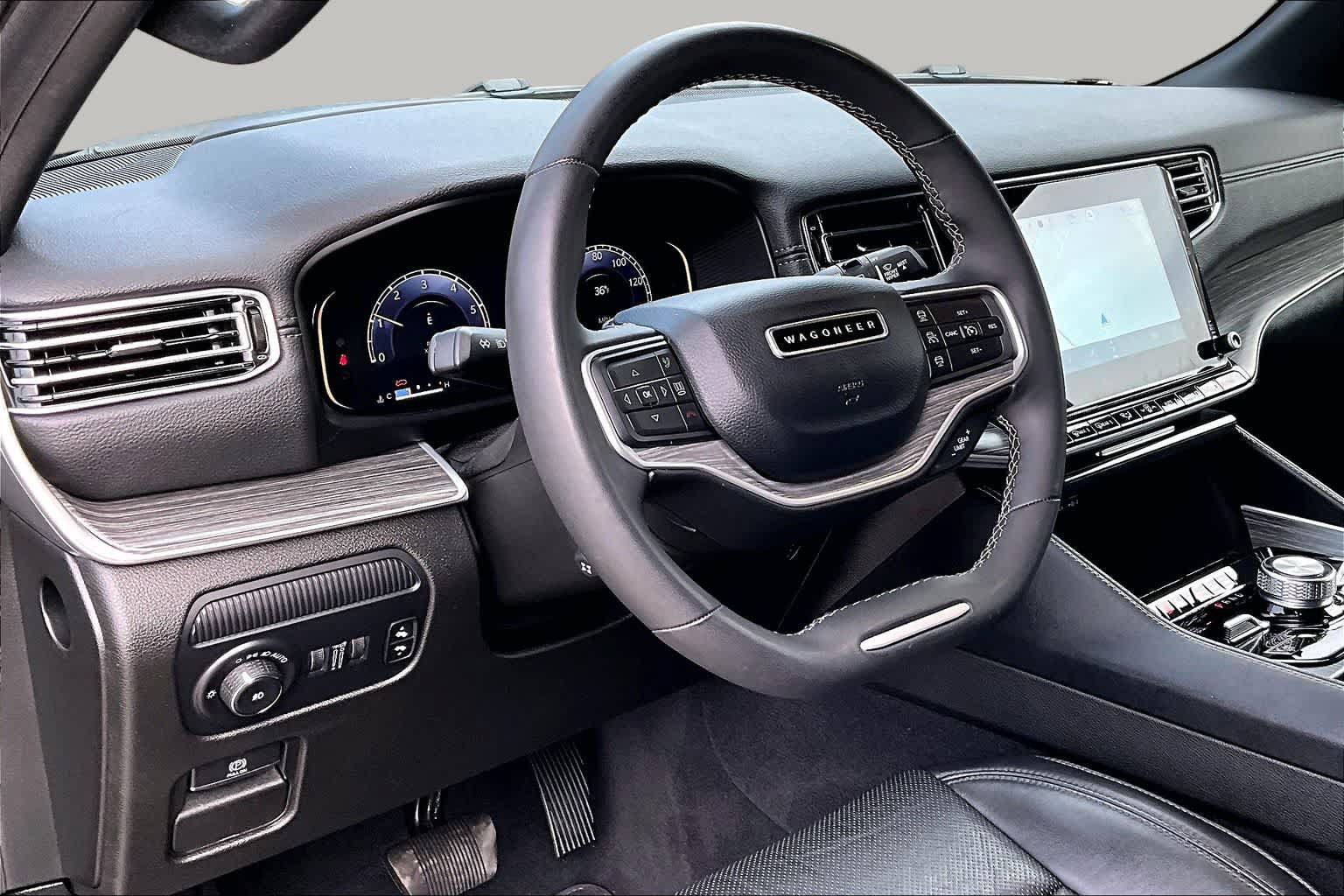 Used 2024 Jeep Wagoneer Series III w/ Flexible Seating Group AWD/4WD image 18