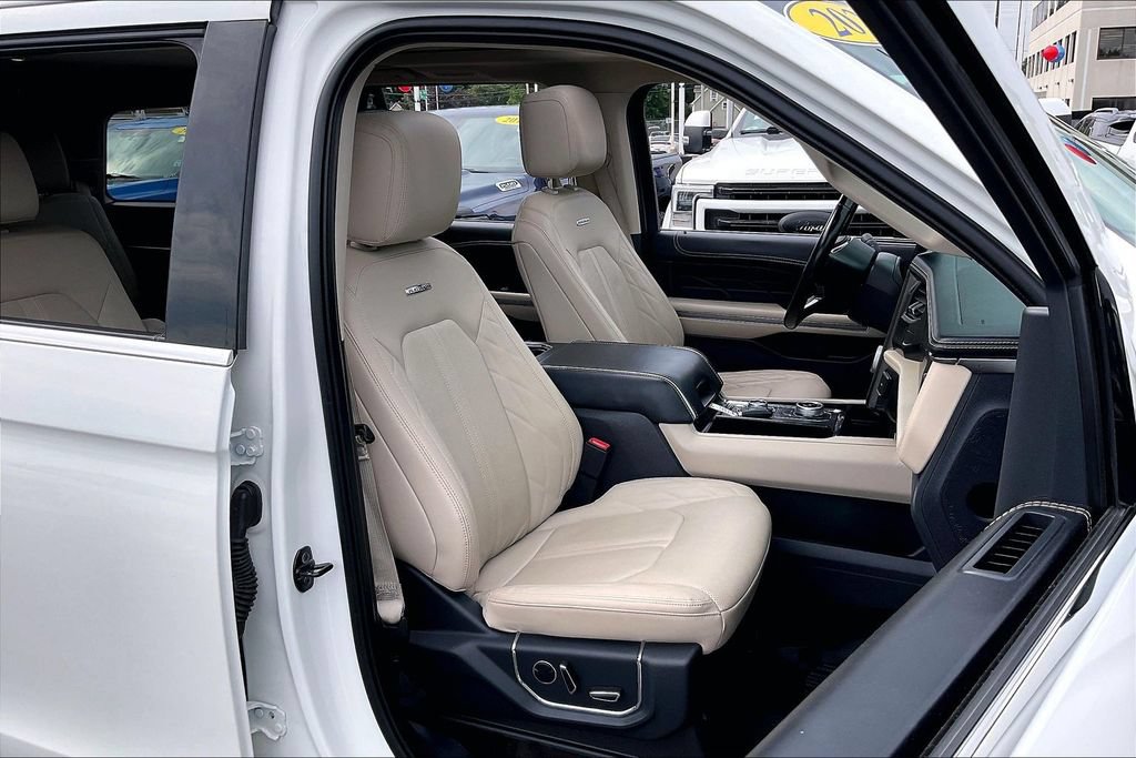 Certified 2022 Ford Expedition Platinum AWD/4WD image 6