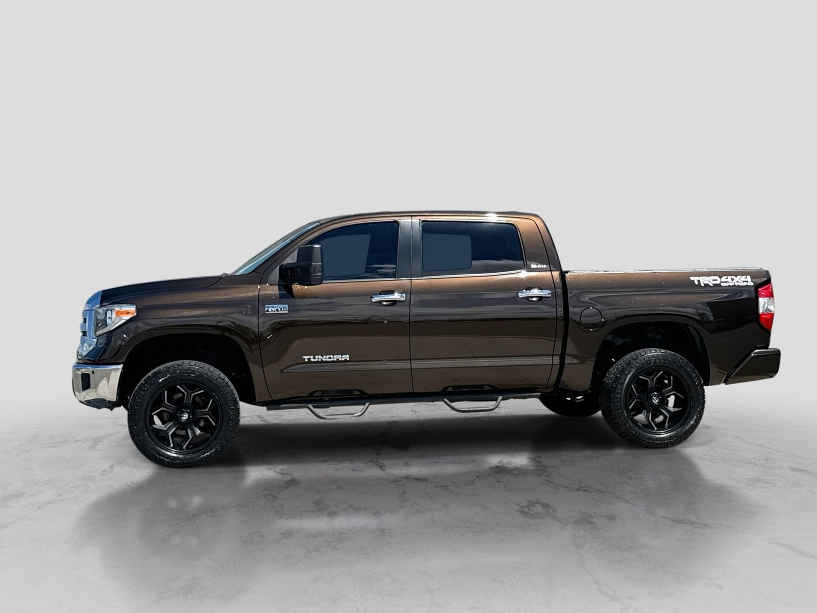 Used 2019 Toyota Tundra Limited w/ Limited Premium Package AWD/4WD image 3