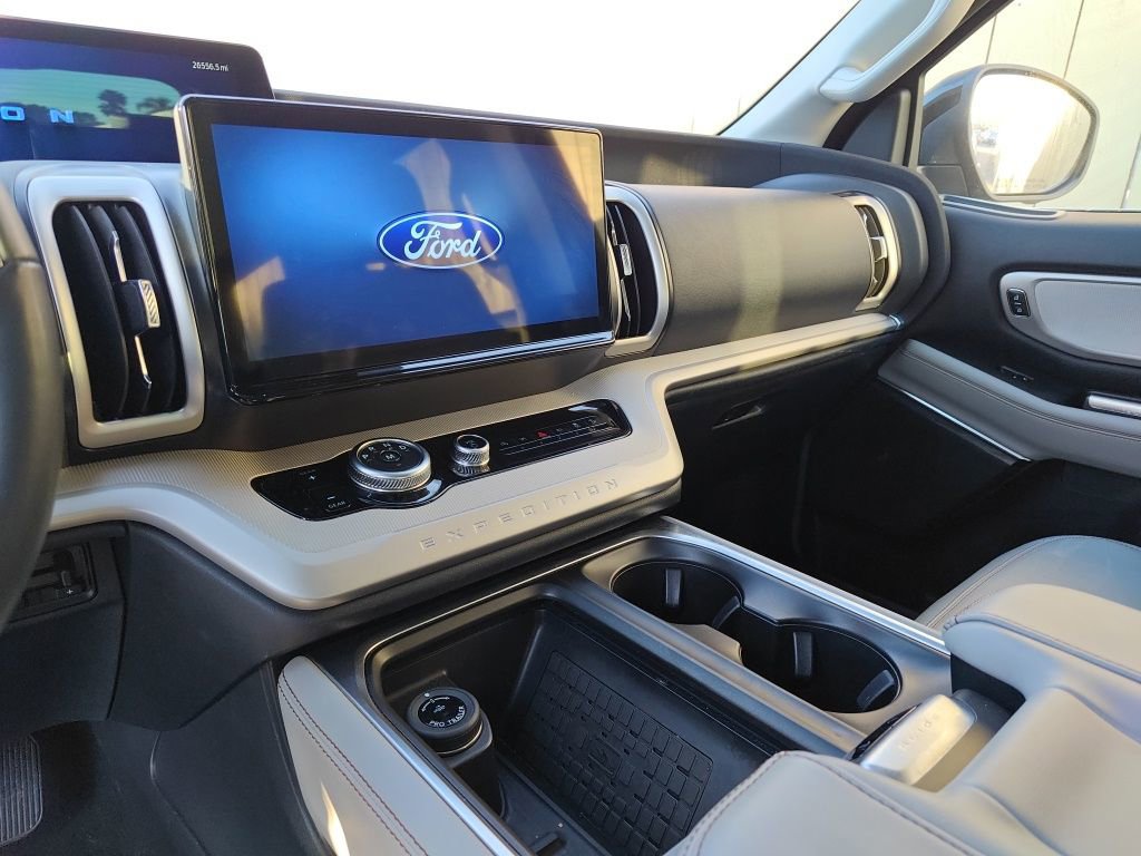 Certified 2025 Ford Expedition Active image 10