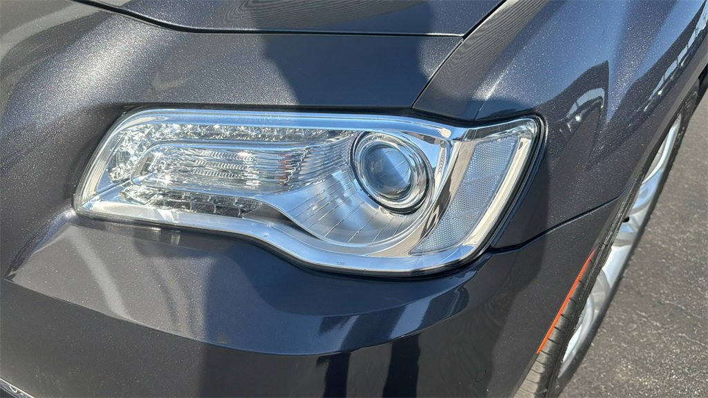 Used 2018 Chrysler 300 Limited w/ Safetytec Plus Group image 5