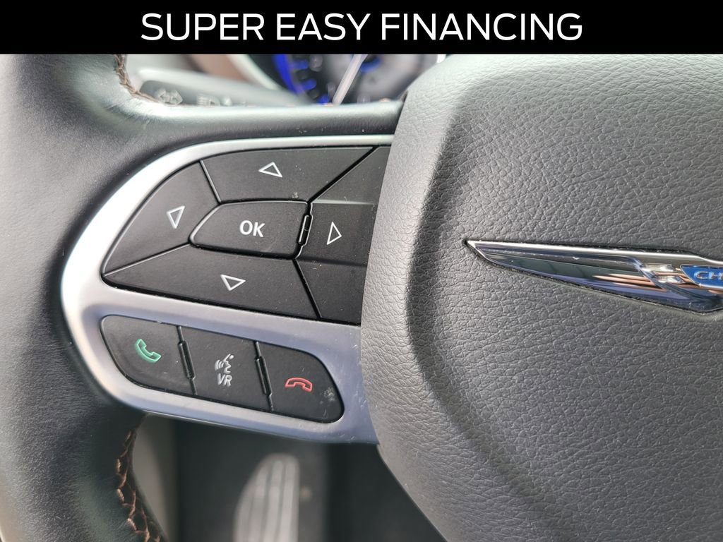 Used 2017 Chrysler Pacifica Touring-L FWD image 20
