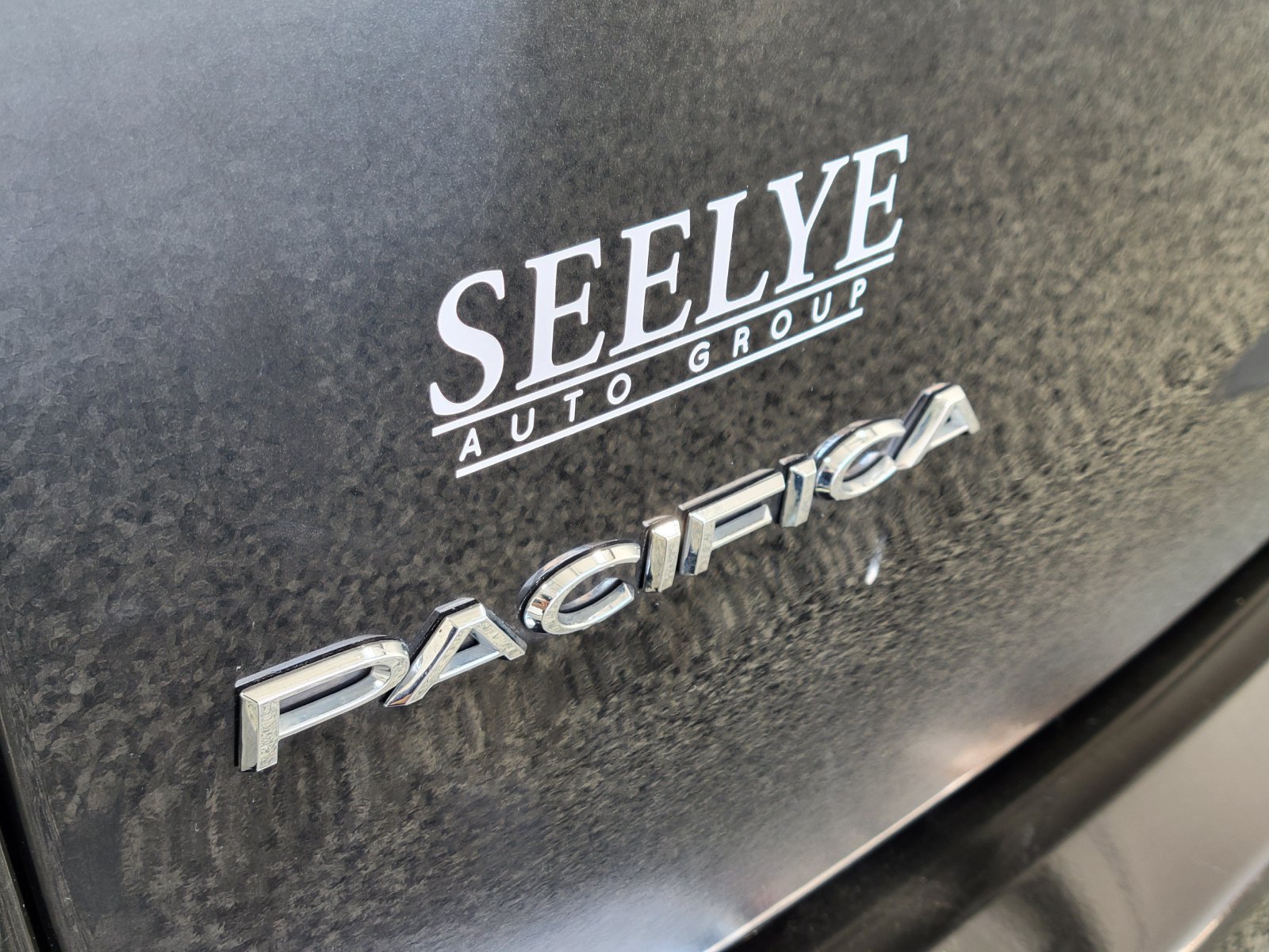 Used 2023 Chrysler Pacifica Touring-L FWD image 32