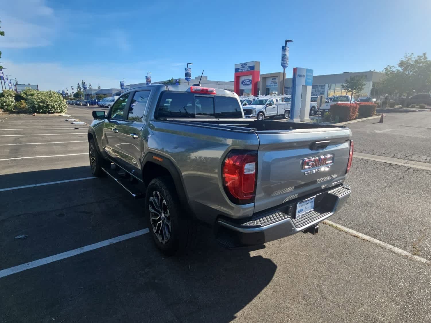 Used 2023 GMC Canyon Denali image 3