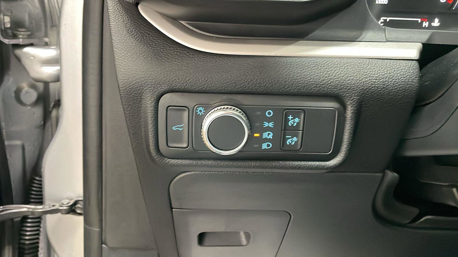 Certified 2021 Ford Explorer XLT w/ Class III Trailer Tow Package image 16