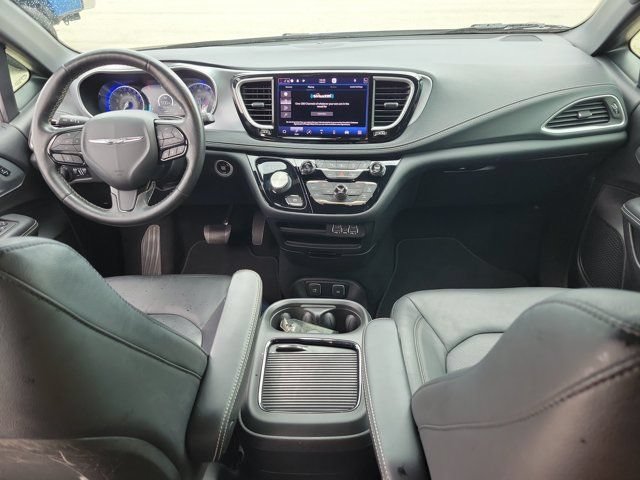 Used 2021 Chrysler Pacifica Touring-L w/ Premium & Safety Sphere Group FWD image 17