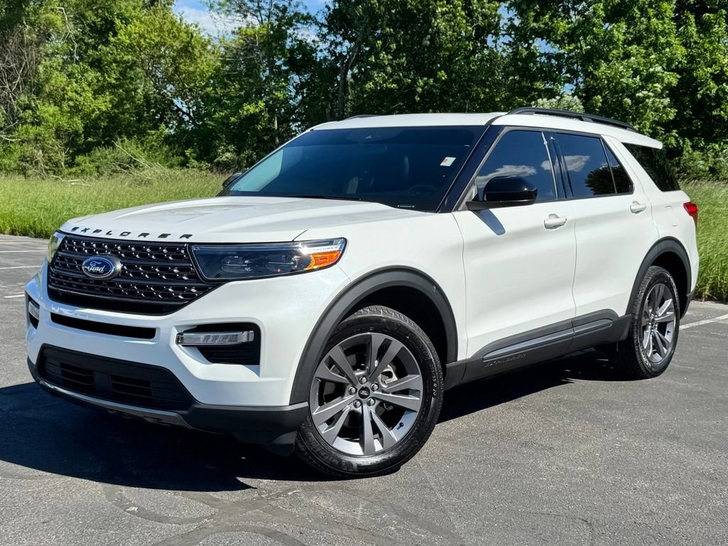 Certified 2023 Ford Explorer XLT w/ Equipment Group 202A AWD/4WD image 2