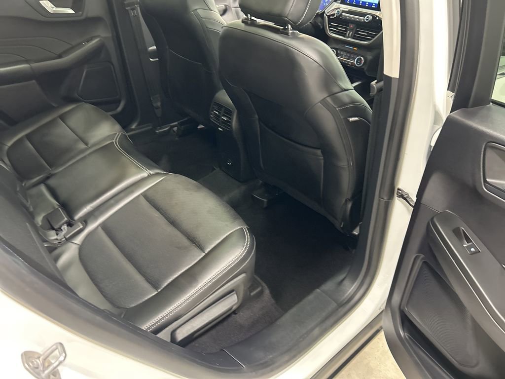 Certified 2022 Ford Escape Titanium image 35