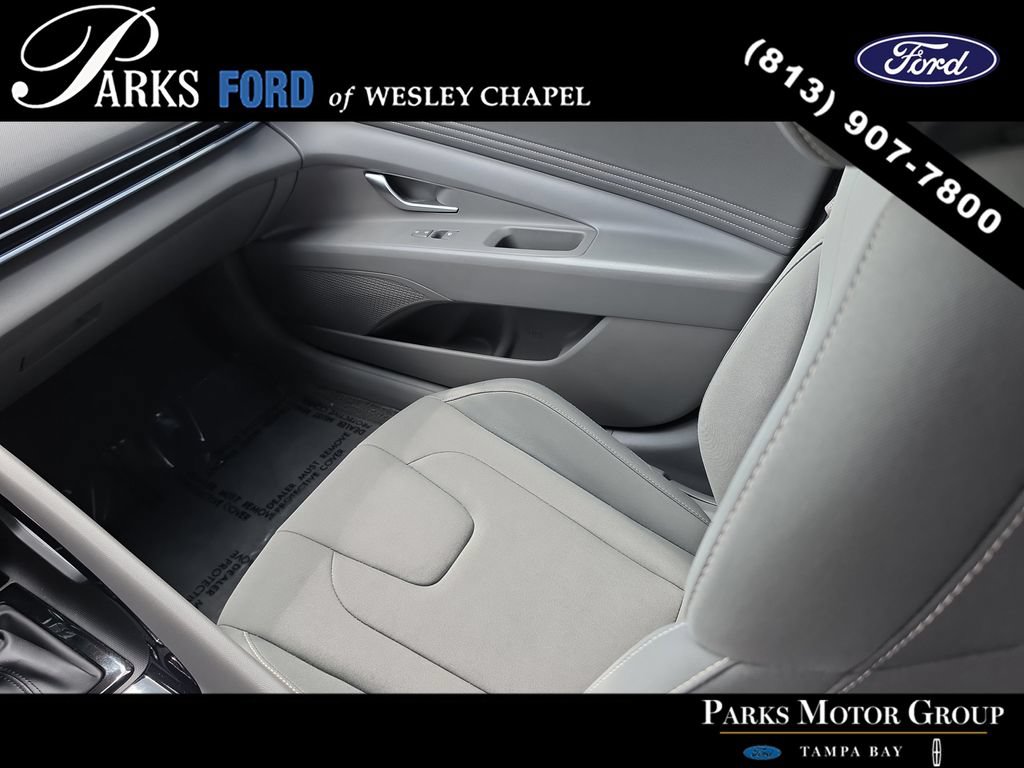 Used 2025 Hyundai Elantra SEL FWD image 13