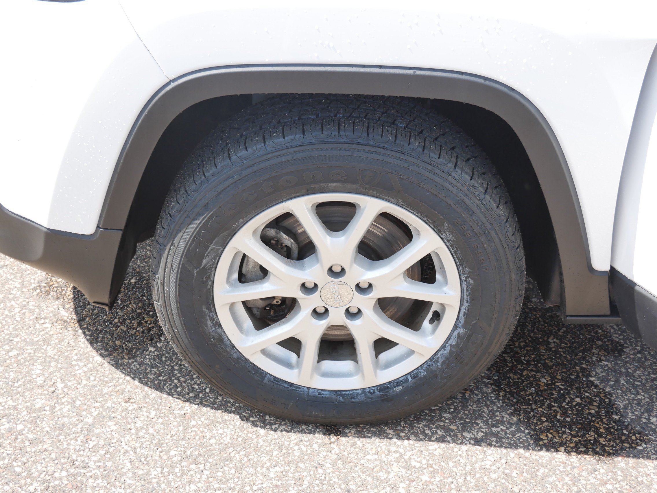 Used 2018 Jeep Cherokee Latitude w/ Safety Group AWD/4WD image 15