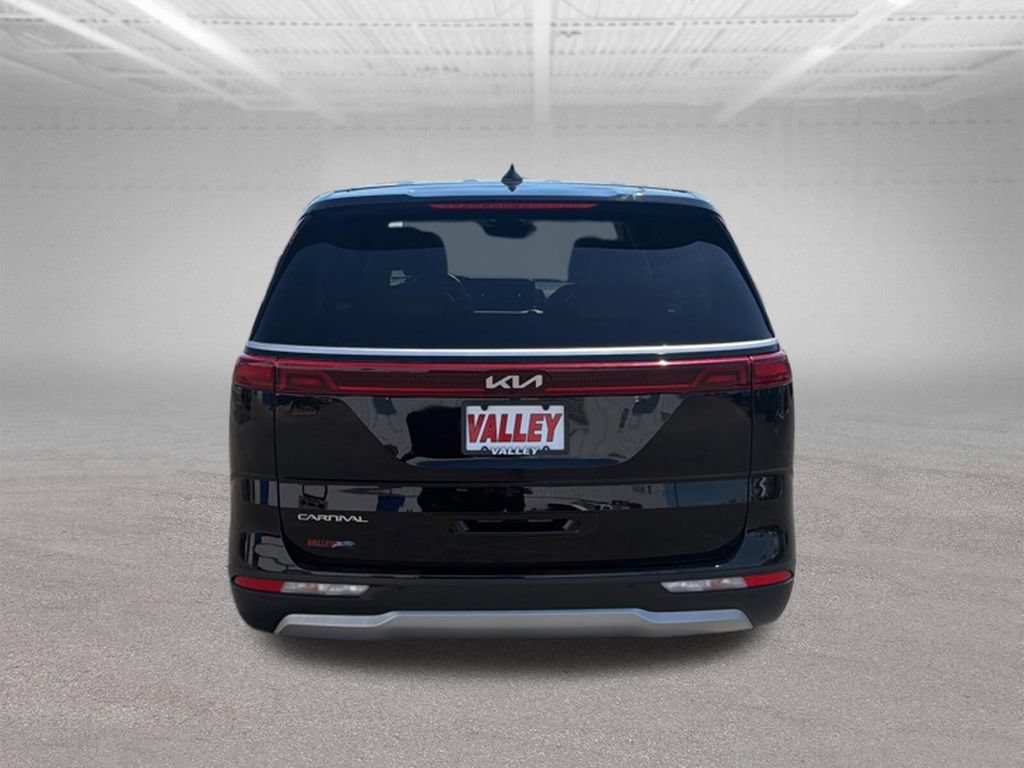 Used 2024 Kia Carnival LX FWD image 11