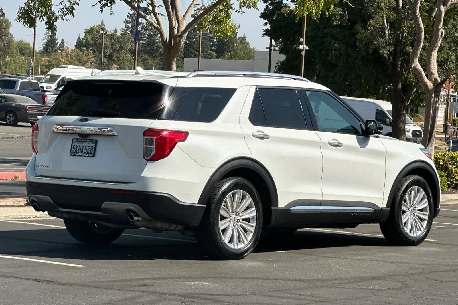 Certified 2023 Ford Explorer Limited w/ Limited Technology Package RWD image 2