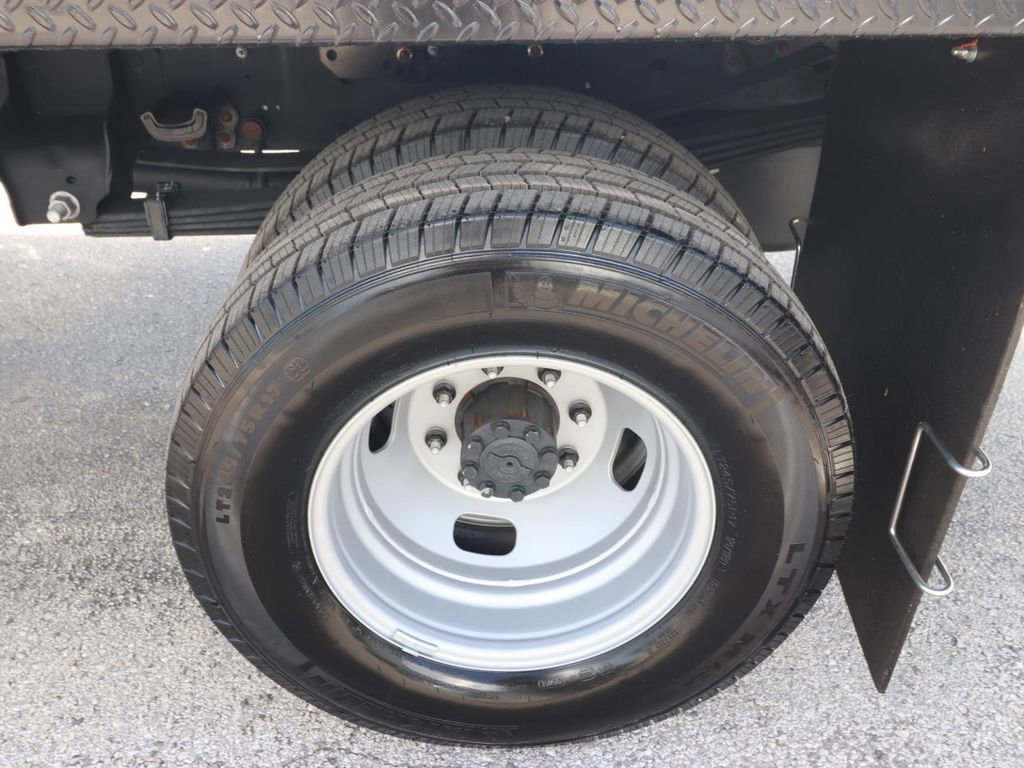 Certified 2025 Ford F350 XL w/ XL Chrome Package image 16