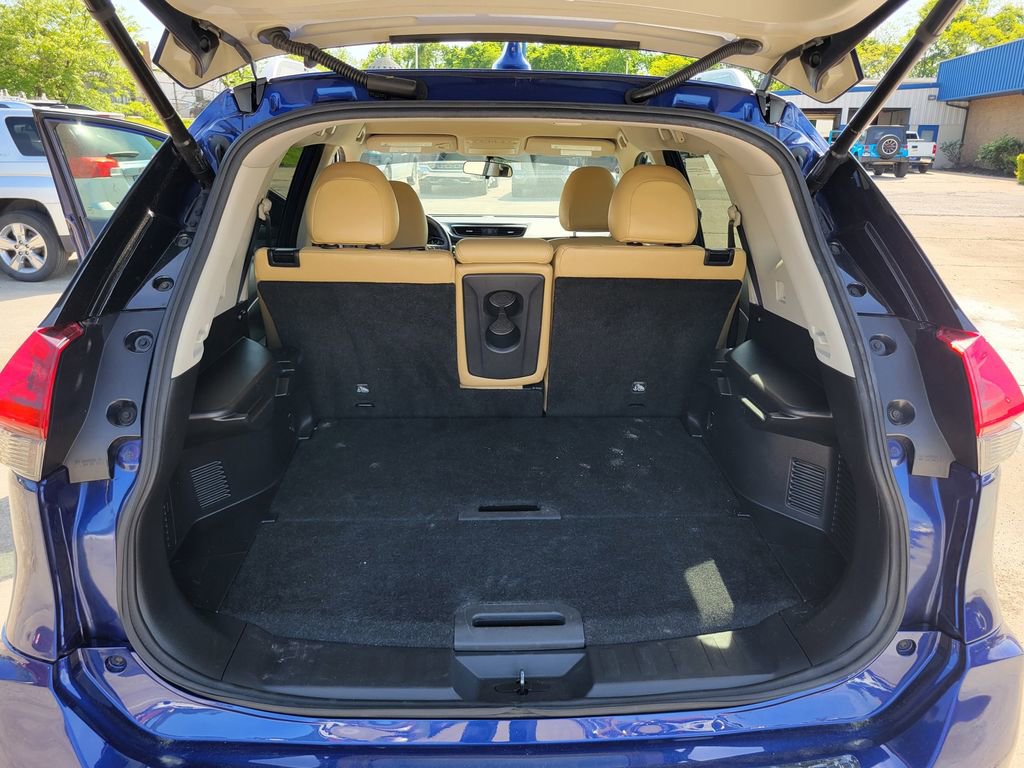 Used 2018 Nissan Rogue SV w/ Premium Package FWD image 35