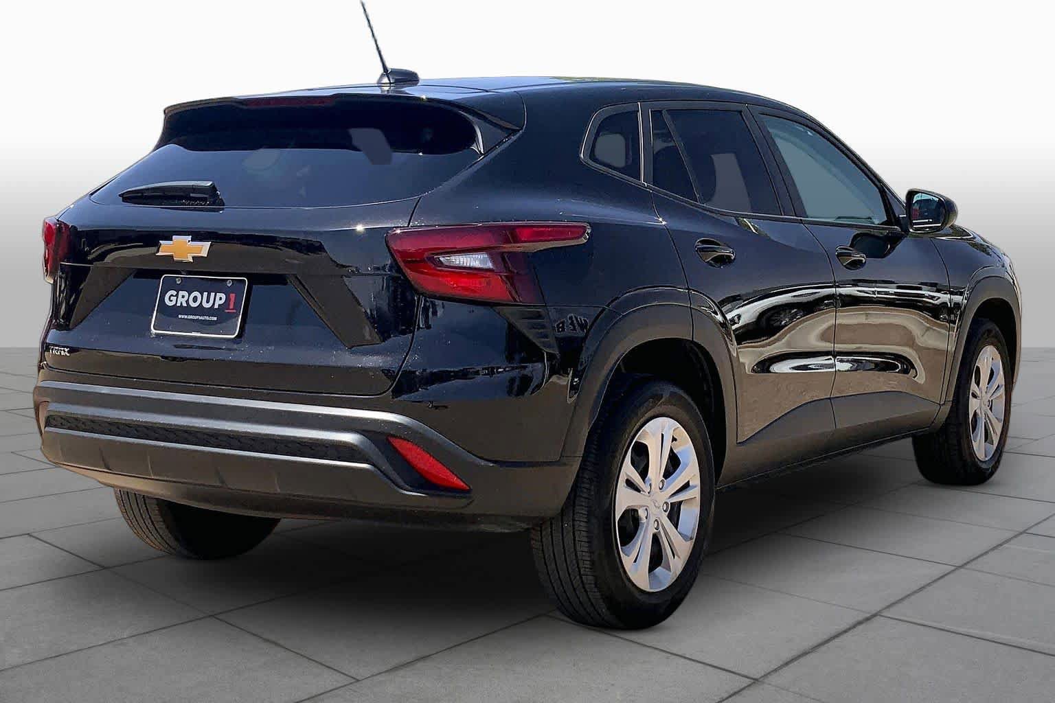 Used 2025 Chevrolet Trax LS FWD image 13