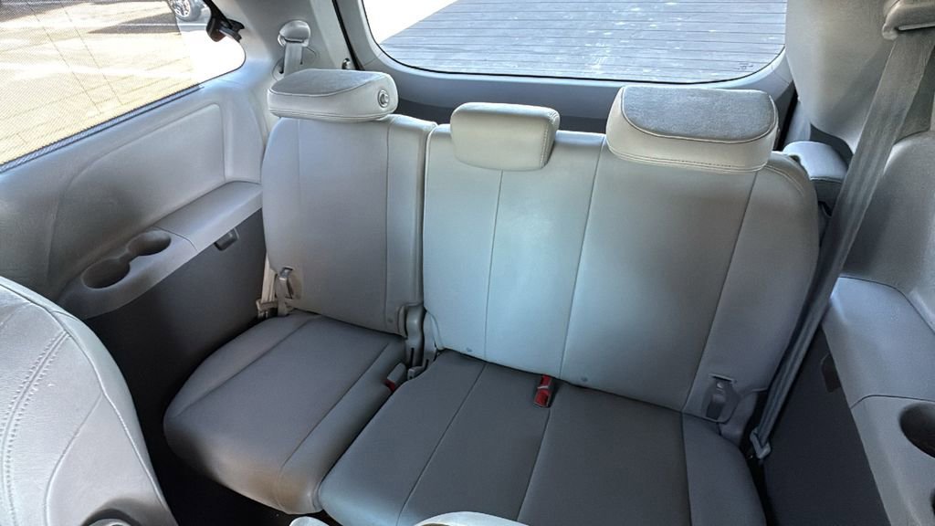 Used 2020 Toyota Sienna XLE w/ XLE Navigation Package image 24