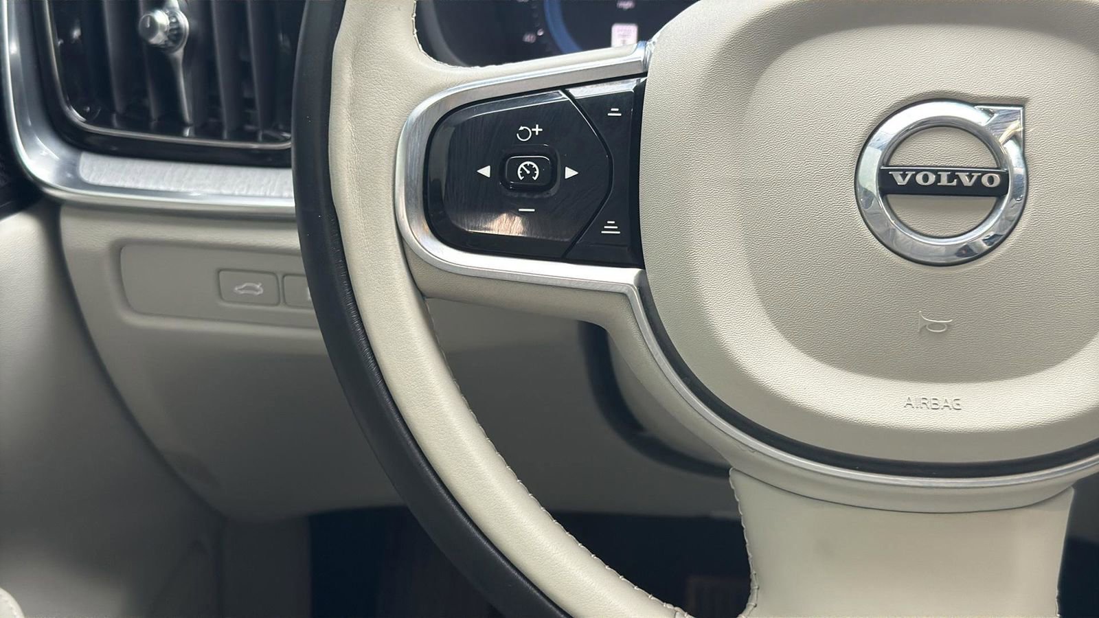 Used 2024 Volvo S60 T8 Plus image 16