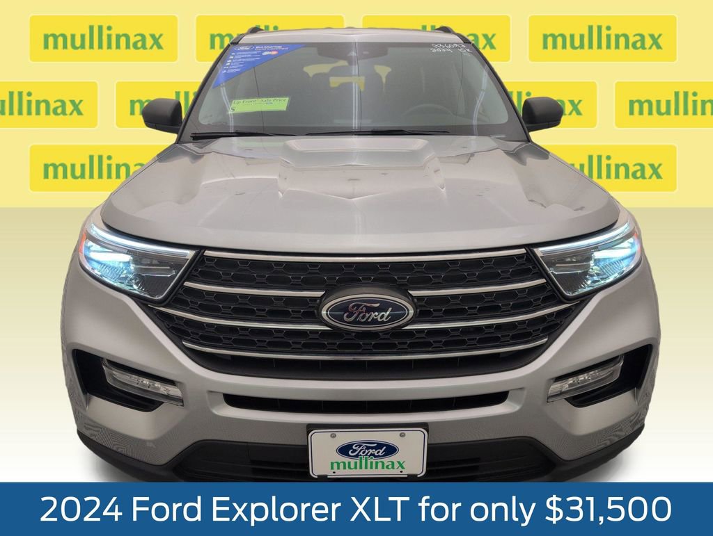 Certified 2024 Ford Explorer XLT w/ Equipment Group 202A RWD image 13