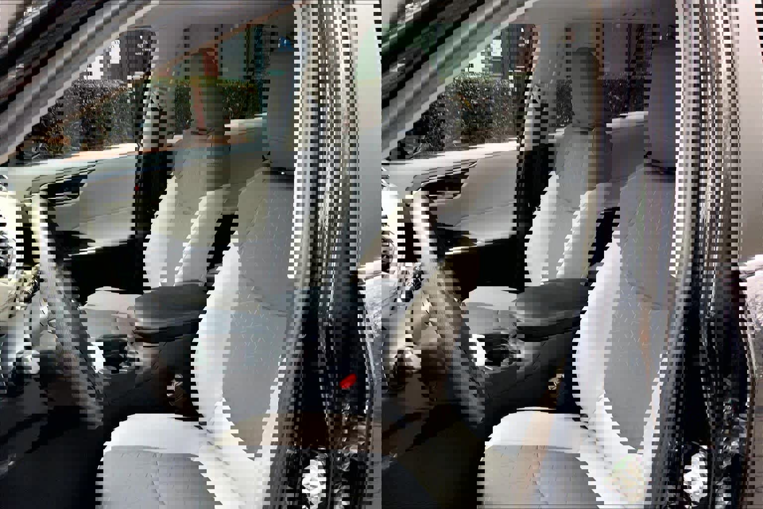 Used 2020 Toyota RAV4 XLE w/ Convenience Package image 10