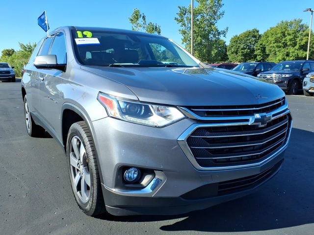 Used 2019 Chevrolet Traverse LT w/ LT Premium Package FWD image 3