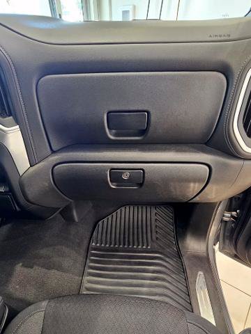 Used 2022 Chevrolet Silverado 1500 LT AWD/4WD image 24