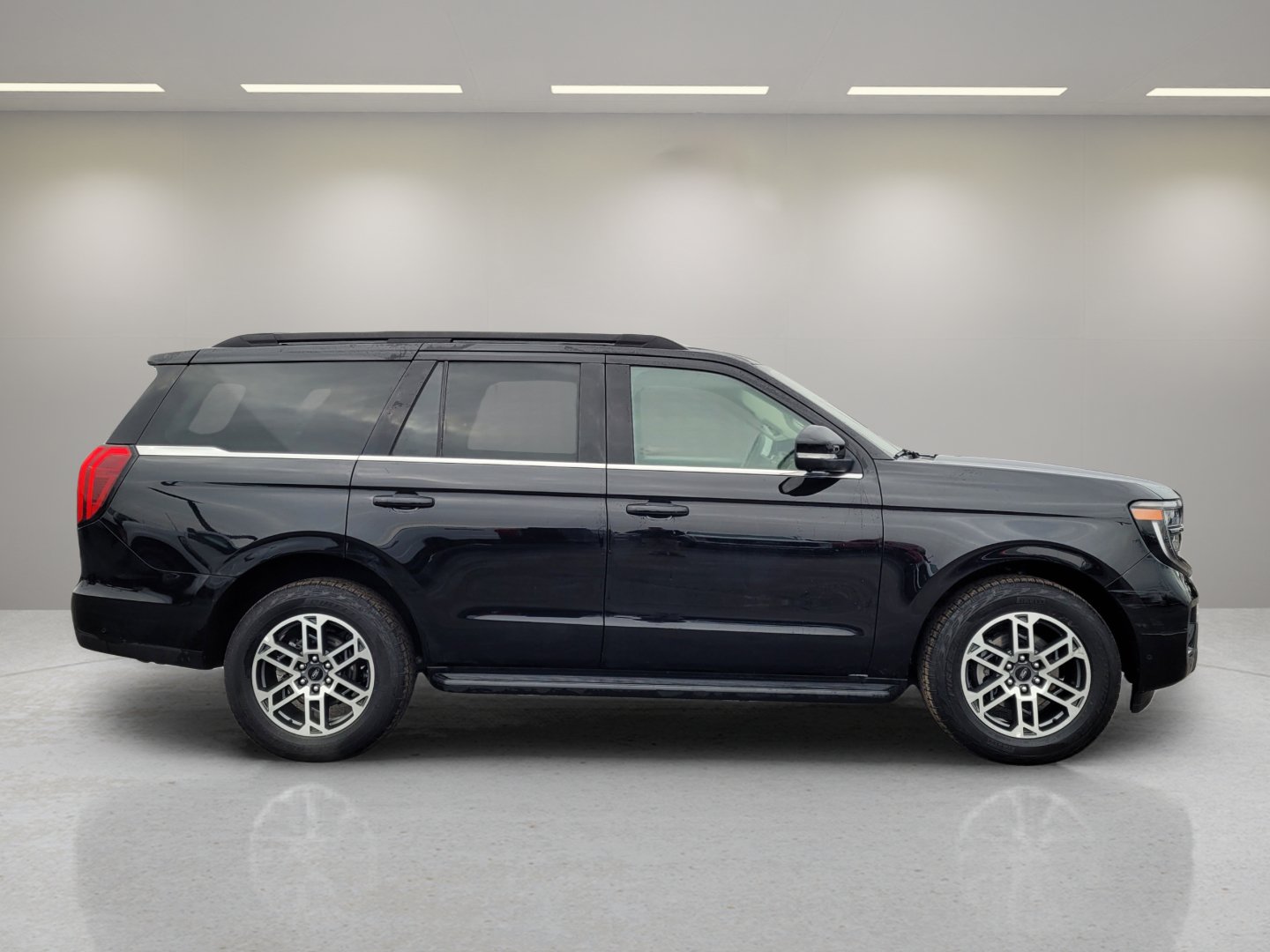 Certified 2025 Ford Expedition Active AWD/4WD image 4