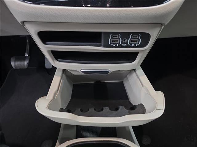 Used 2023 Chrysler Pacifica Touring-L image 19