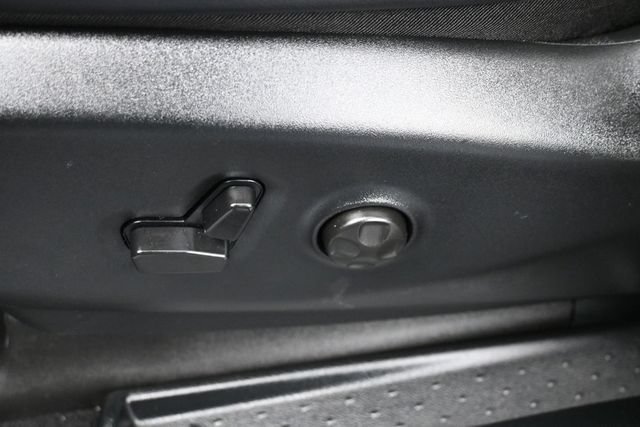 Used 2025 Chrysler Pacifica Select FWD image 11