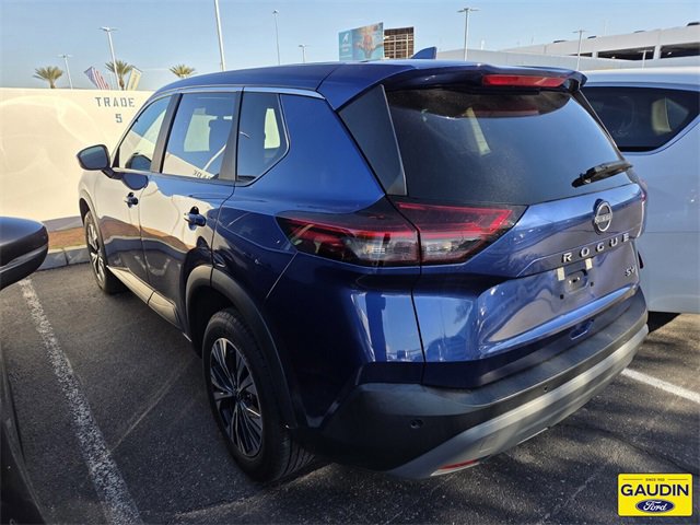 Used 2023 Nissan Rogue SV image 3